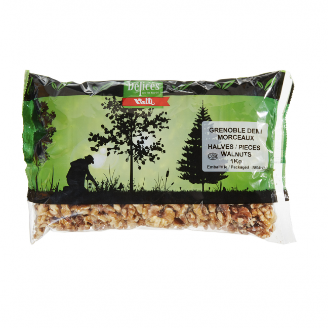 Halves pieces walnuts